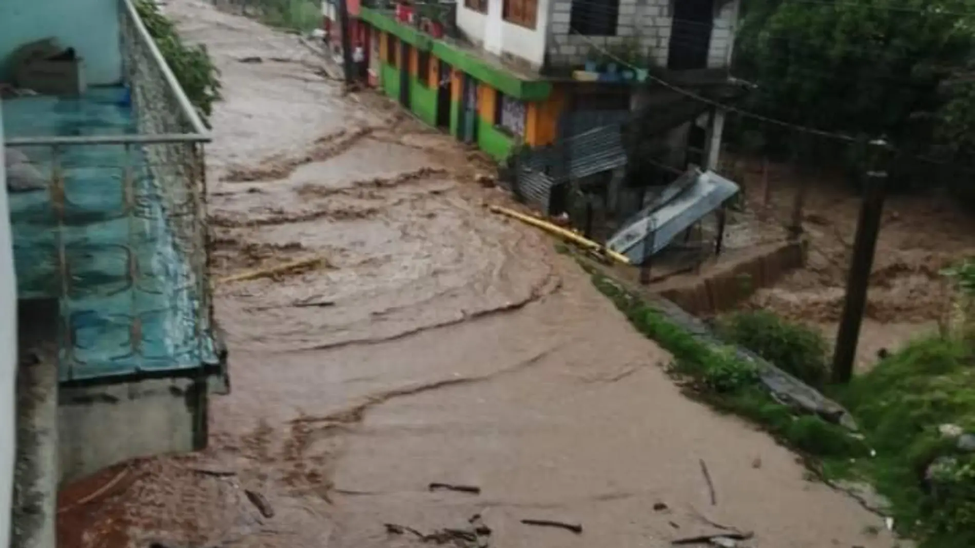 temen desbordamiento del rio en tuzantan